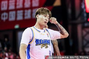 李楠:赵睿仅出战8分钟因赛前有点低血糖 赛中也有点不太舒服
