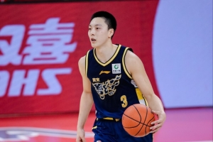 胡明轩:球队在不断的变好 我相信球队会达到最好的状态
