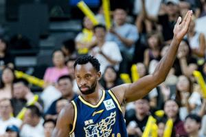 正负值为离谱的+40！弗格8中4砍下16分7板9助2断带领广东大逆转！