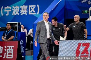 记者:历史上能把CBA玩明白的洋教头屈指可数 看赛季末剩几位外教