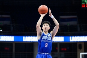 媒体人:青岛通过防守带动进攻 球员也重新找回了自己的状态