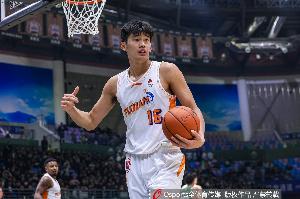 正负值+24！杨曦皓9中5高效贡献13分7板2帽1断 三分6中3