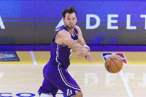 11次失误!沃西:东契奇有时候太喜欢抱怨了 反而打乱自己的节奏
