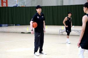 鲁媒:明晚迎战领头羊 山东男篮不惧北京首钢 班顿能否自我救赎?