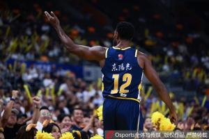 记者：弗格正负值+40不在场广东输22分 CBA主帅需选合适版本外援